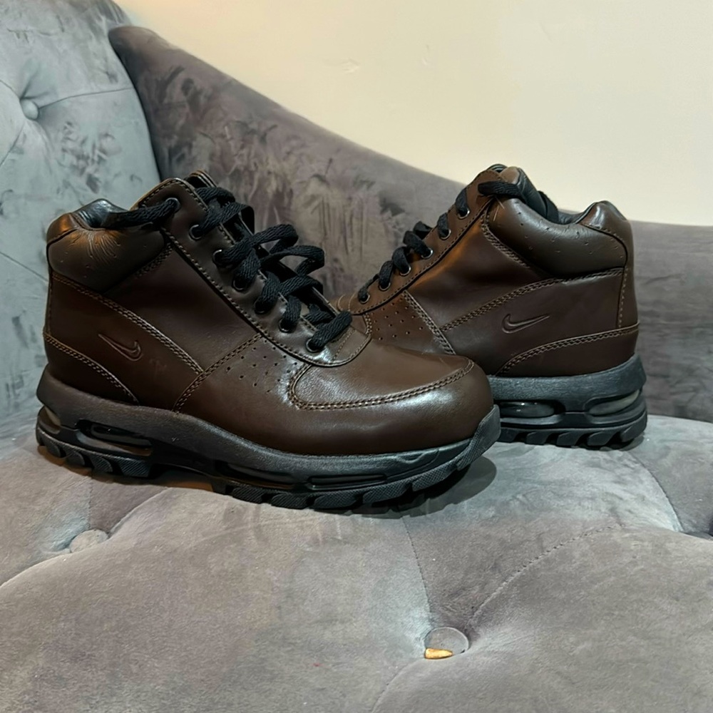 Like New Nike ACH Boots Brown with black trim and black laces Size 7Y